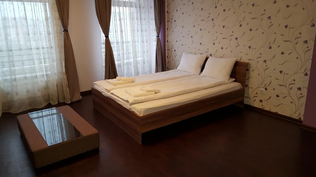 Sunlight Studio Apartment Oradea Eksteriør bilde