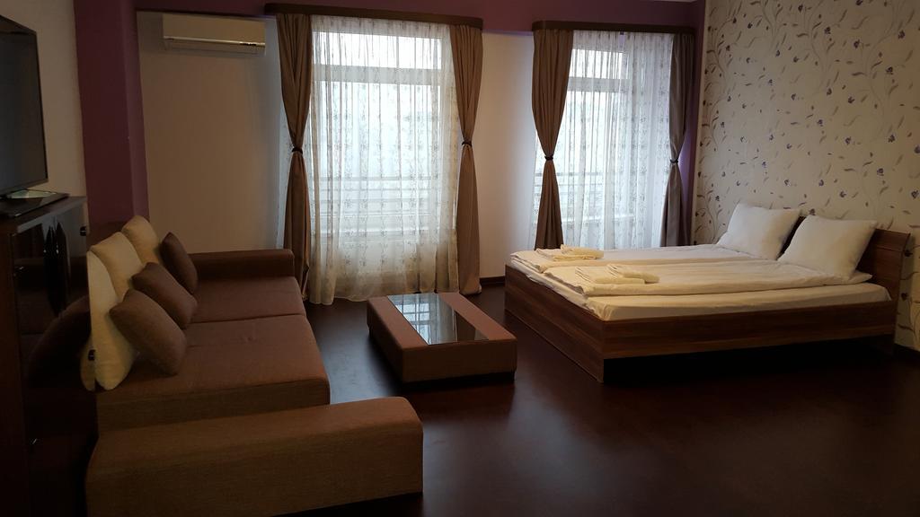 Sunlight Studio Apartment Oradea Eksteriør bilde