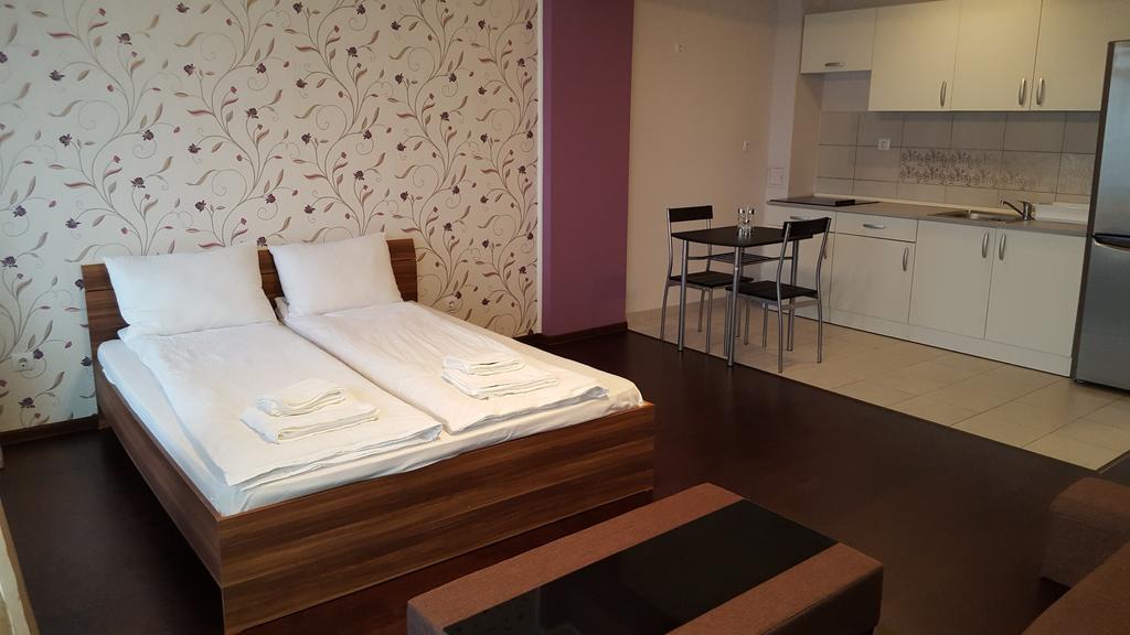 Sunlight Studio Apartment Oradea Eksteriør bilde