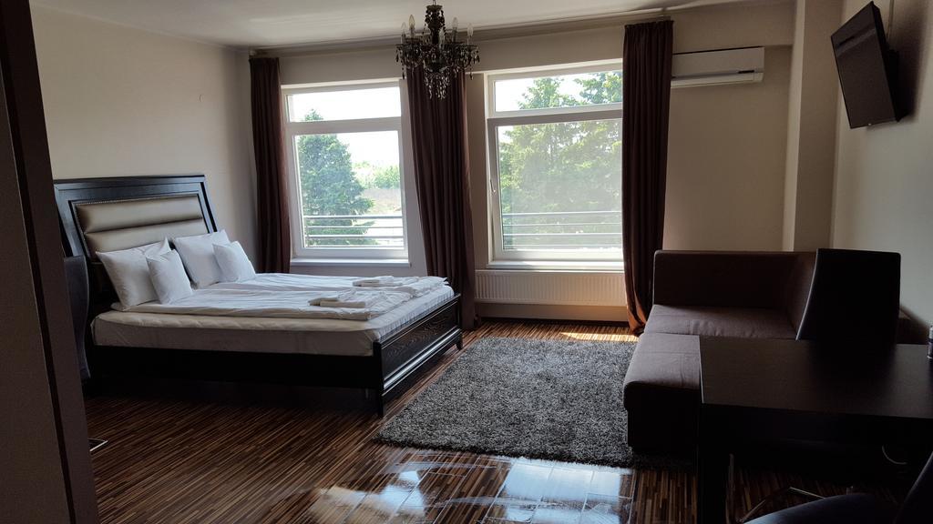 Sunlight Studio Apartment Oradea Eksteriør bilde