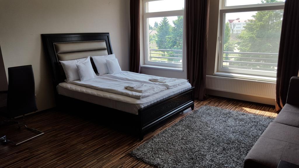 Sunlight Studio Apartment Oradea Eksteriør bilde